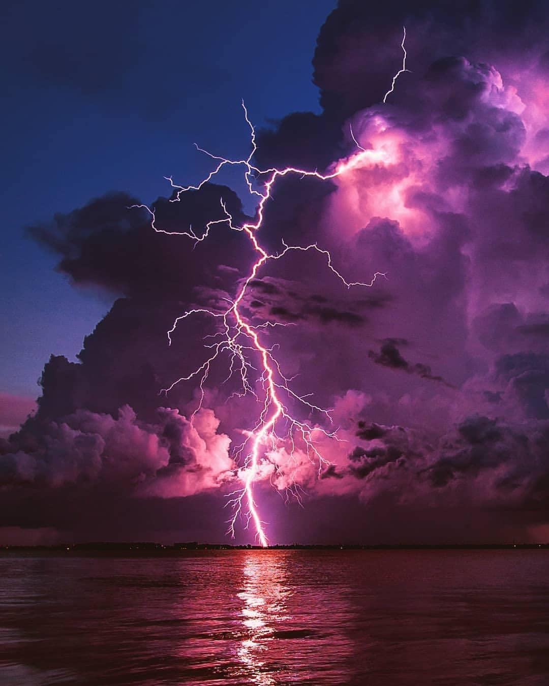 Lightning hides the colour of night, Florida, Usa